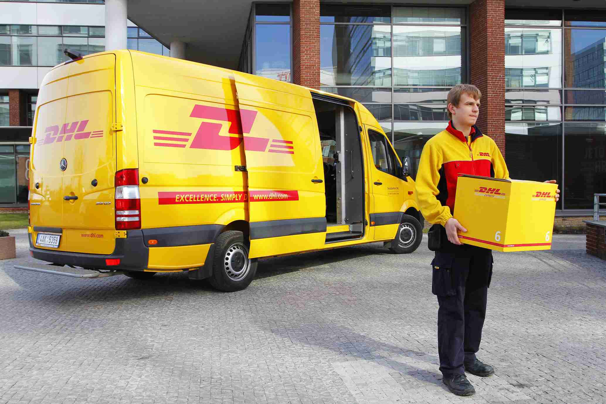 Pošleme Vaši zásilku do světa – DHL SERVICEPOINT